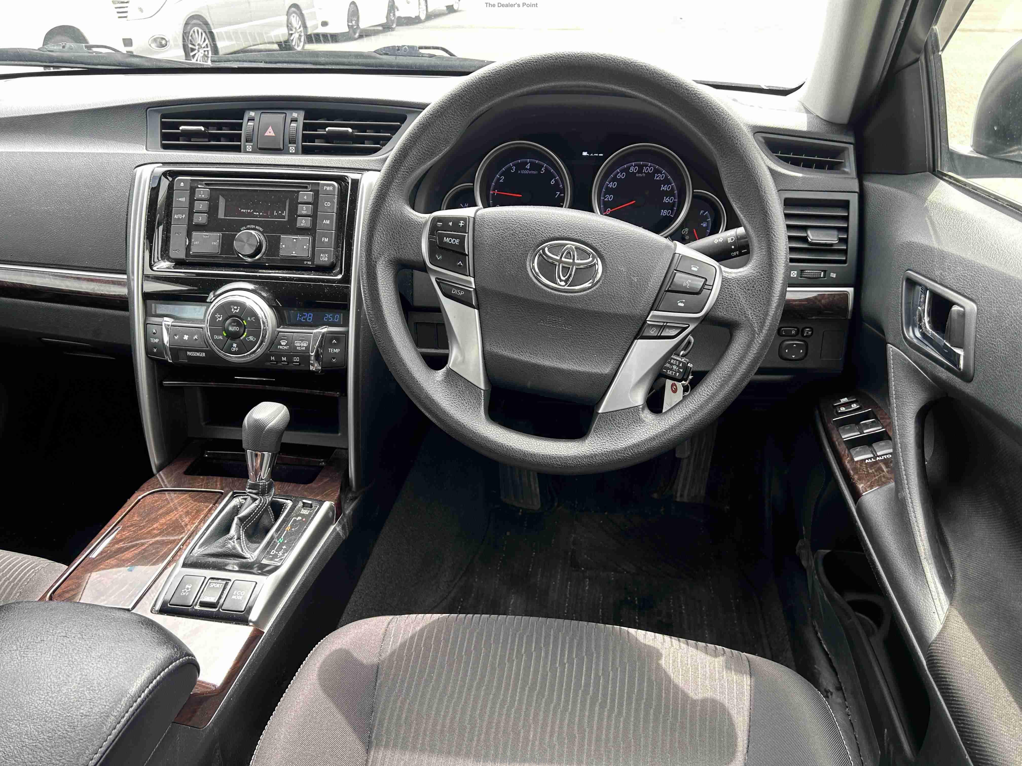 TOYOTA MARK X 2018 Image 21