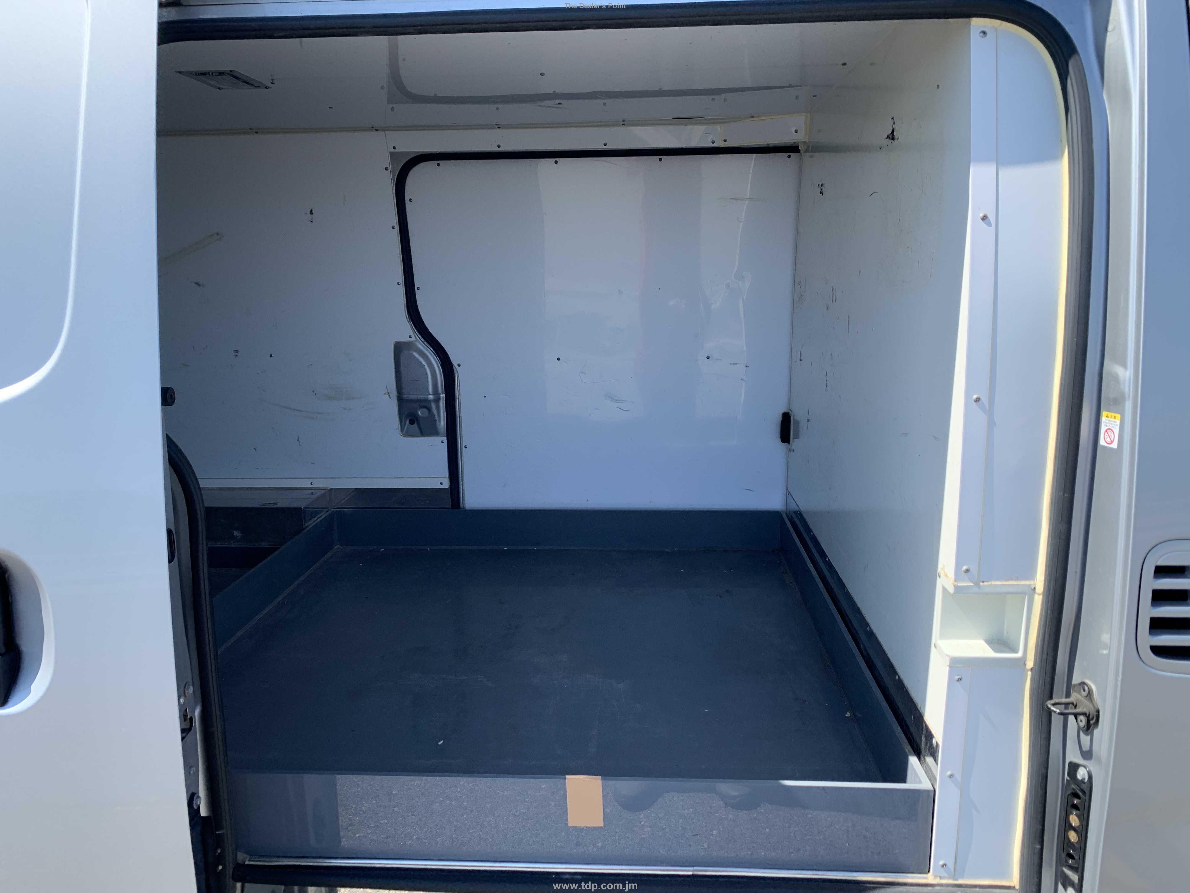 NISSAN NV350 CARAVAN 2019 Image 12