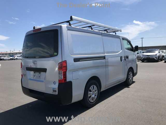 NISSAN NV350 CARAVAN 2015 Image 9