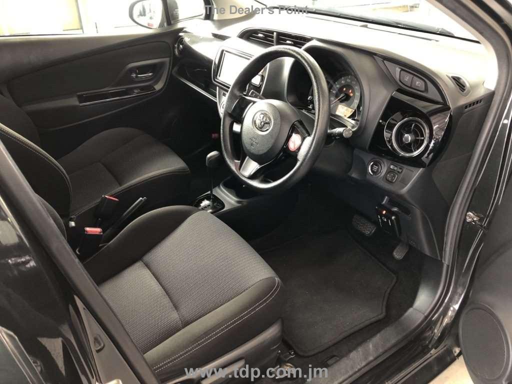 TOYOTA VITZ 2019 Image 5