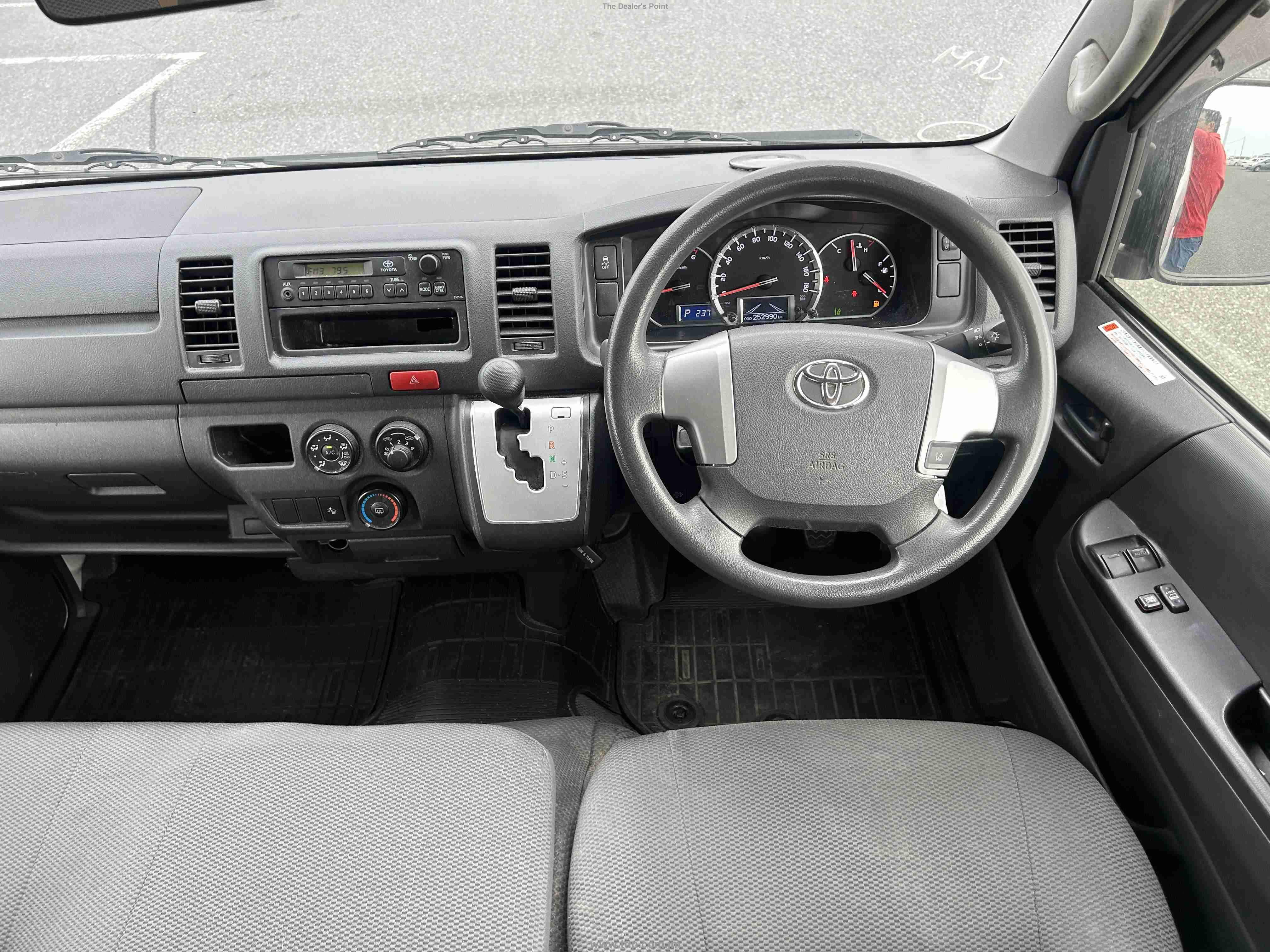 TOYOTA HIACE 2018 Image 19