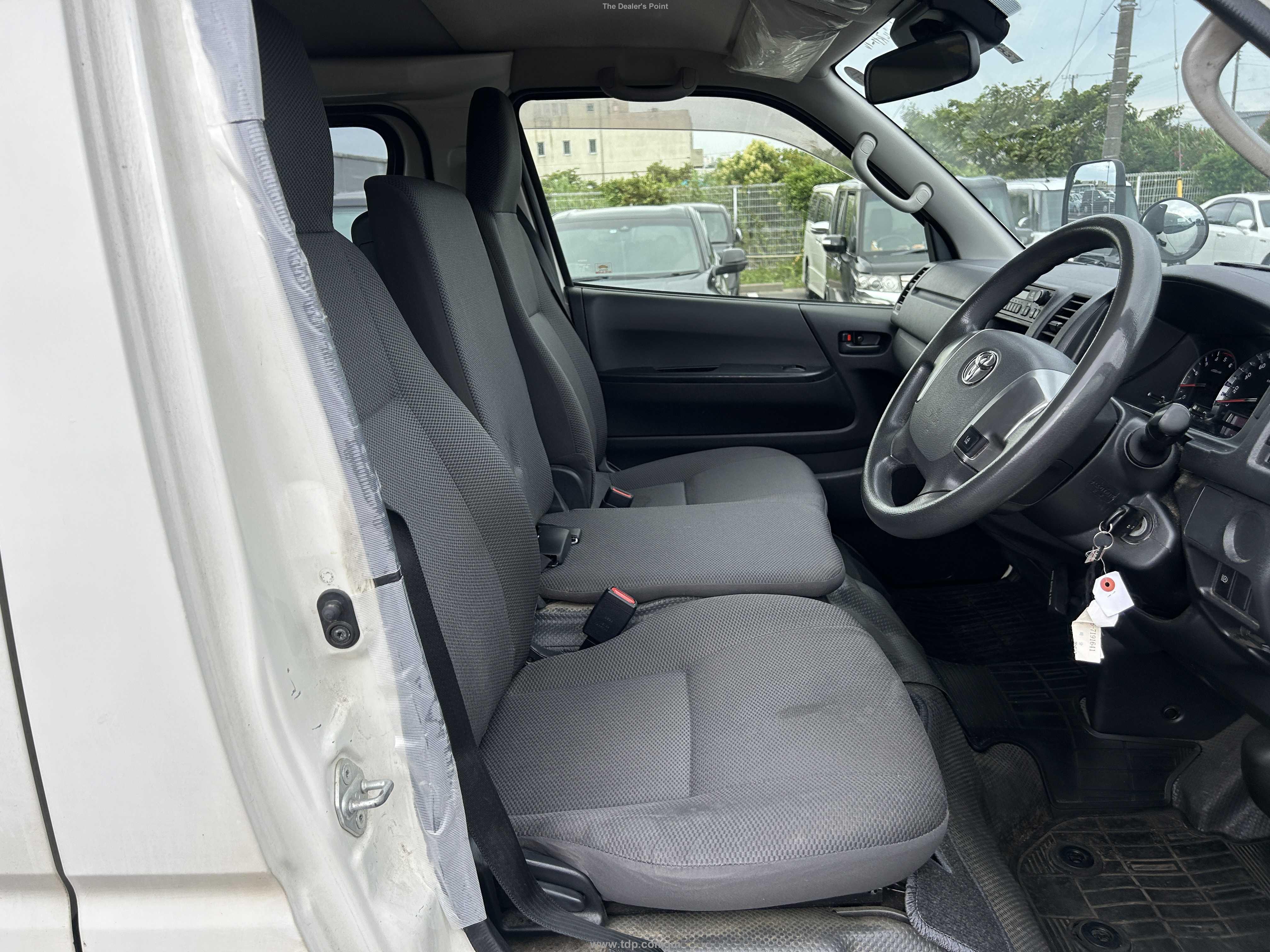 TOYOTA HIACE 2018 Image 20