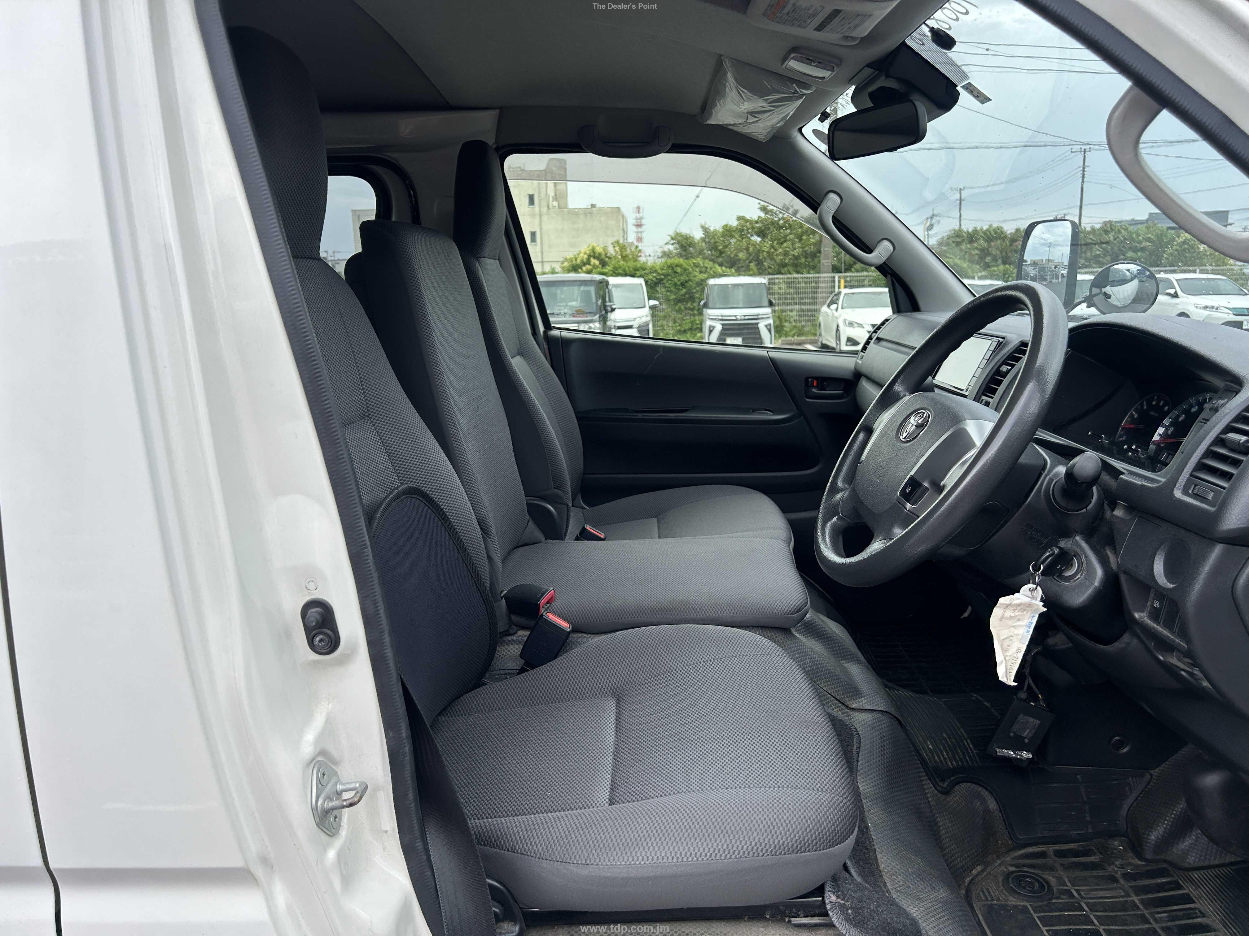 TOYOTA HIACE 2018 Image 20