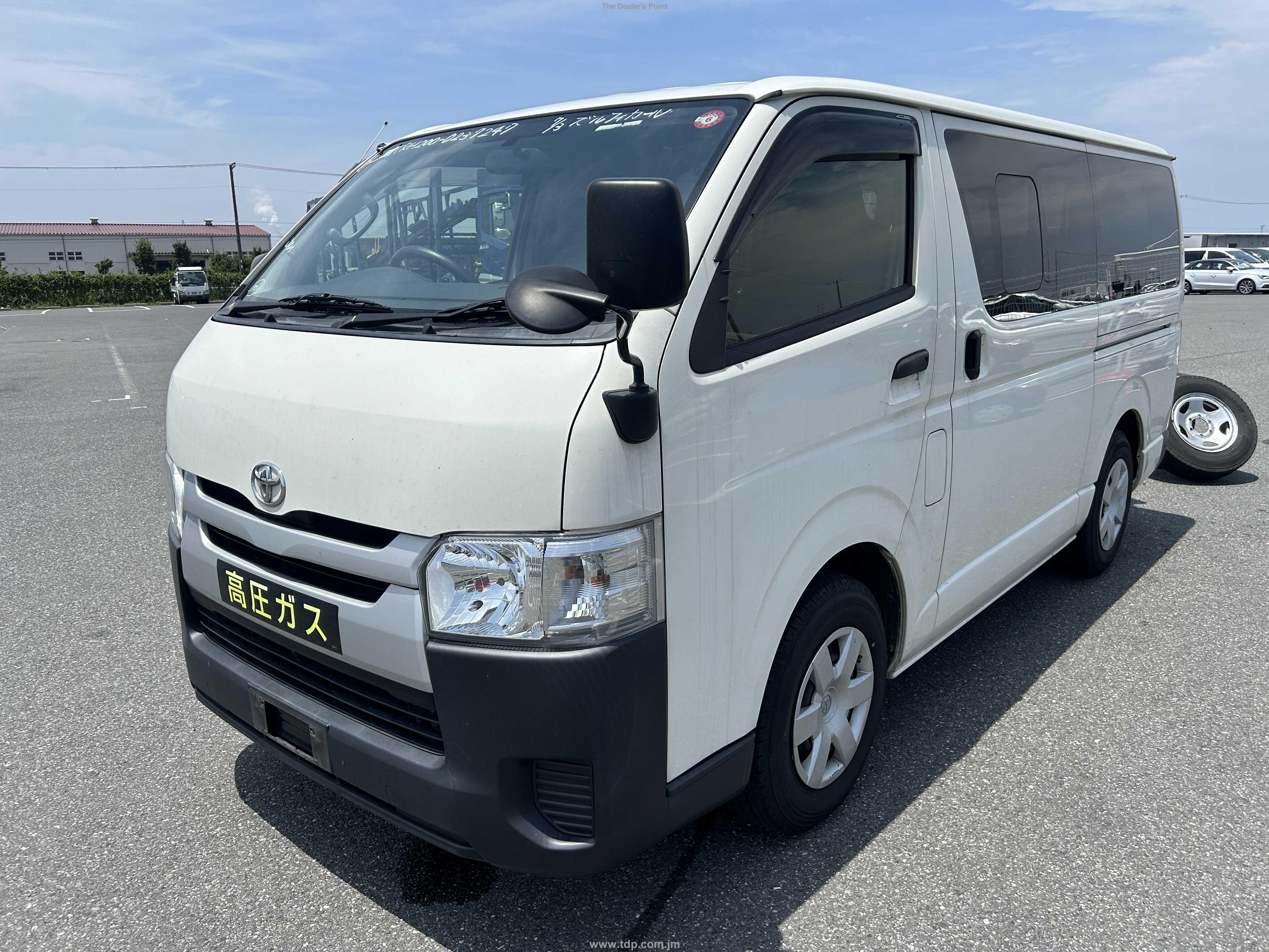 TOYOTA HIACE 2016 Image 11