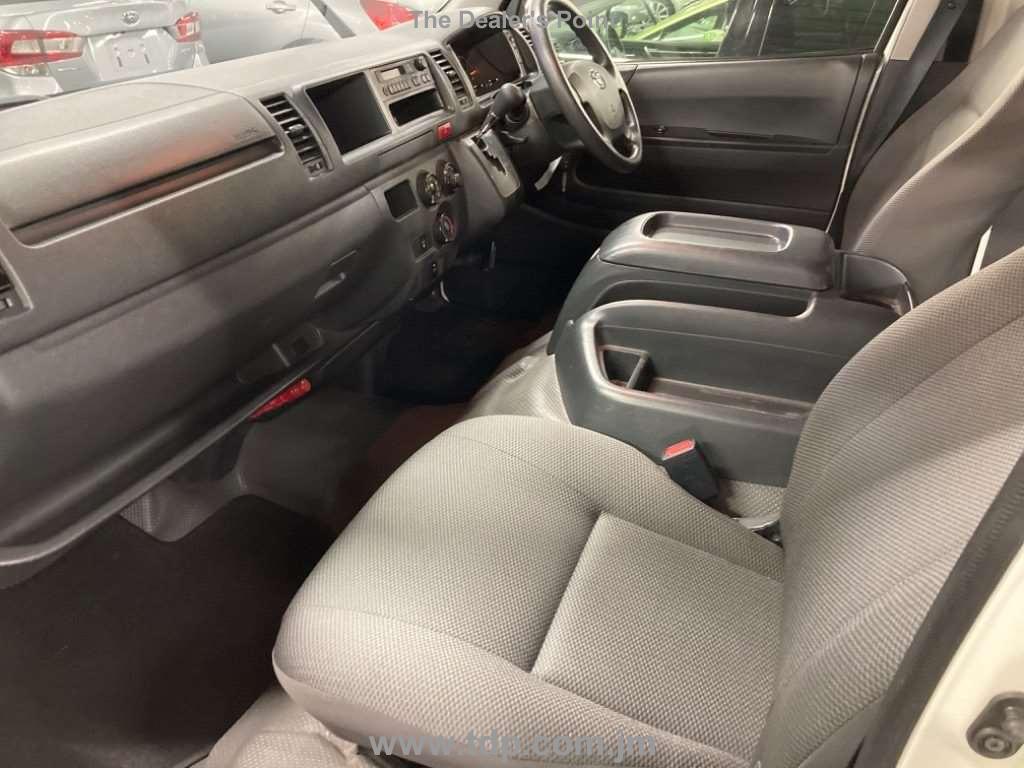 TOYOTA HIACE WAGON 2018 Image 9