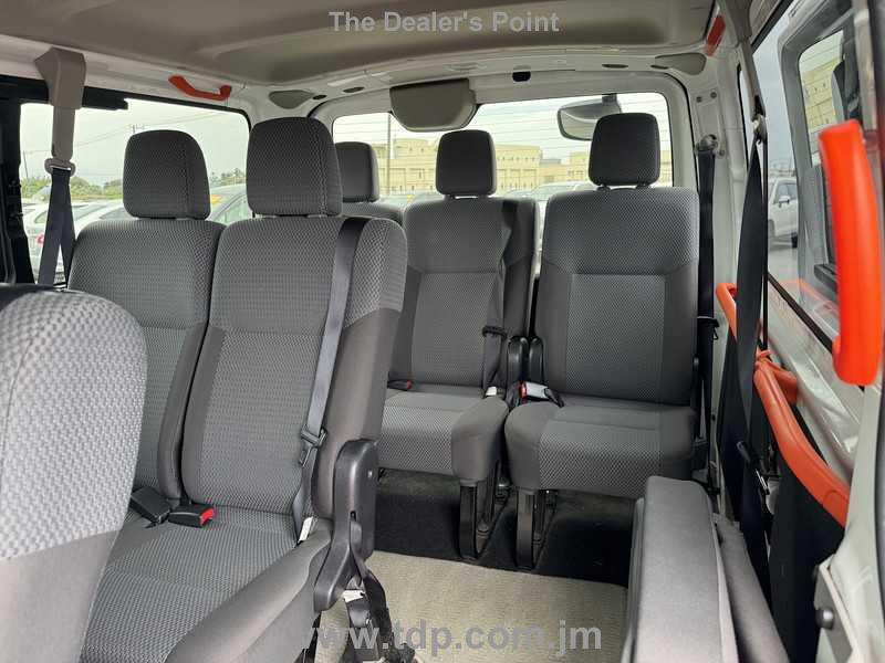 NISSAN NV350 CARAVAN WAGON 2016 Image 25