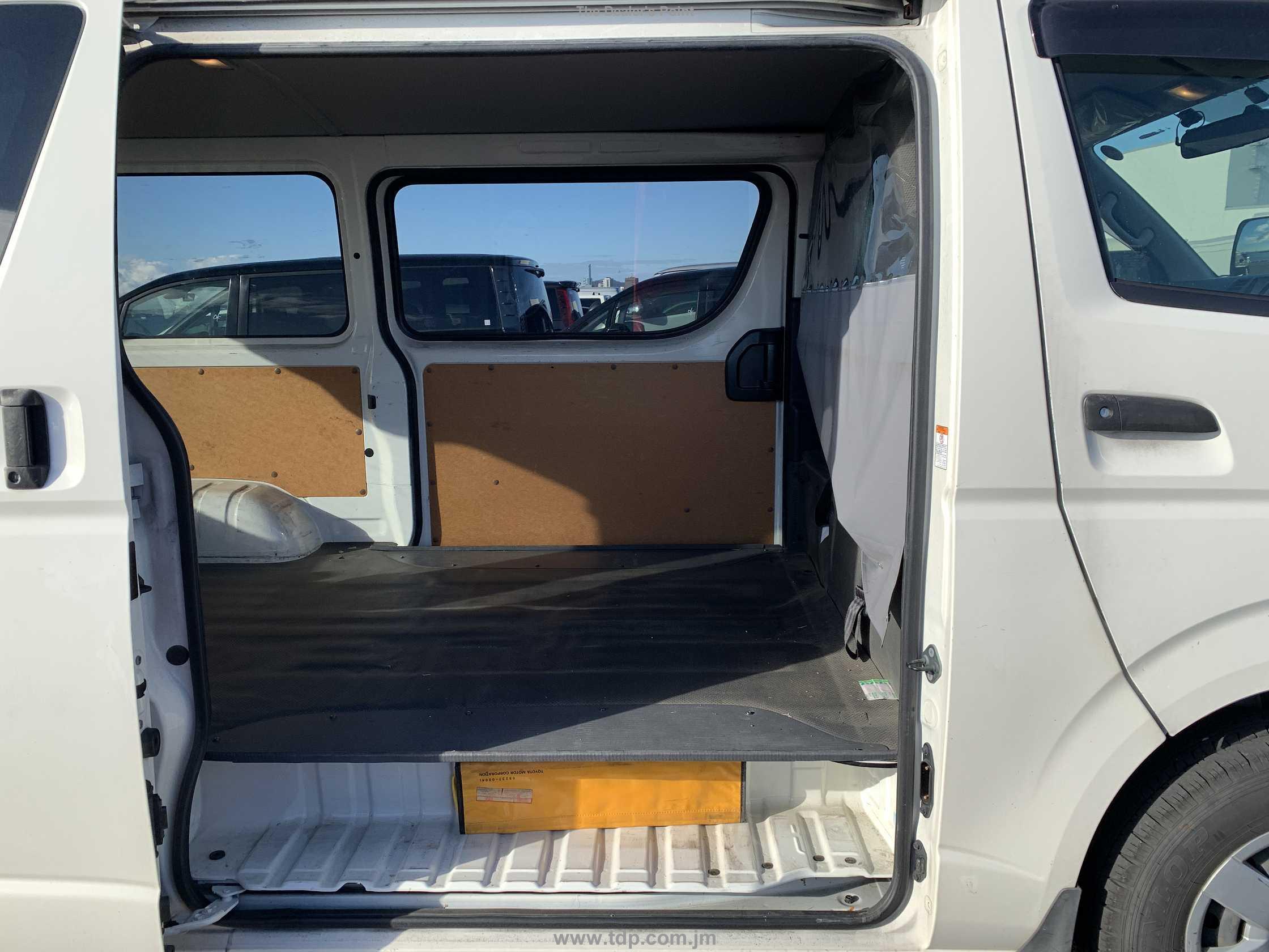 TOYOTA HIACE 2017 Image 27